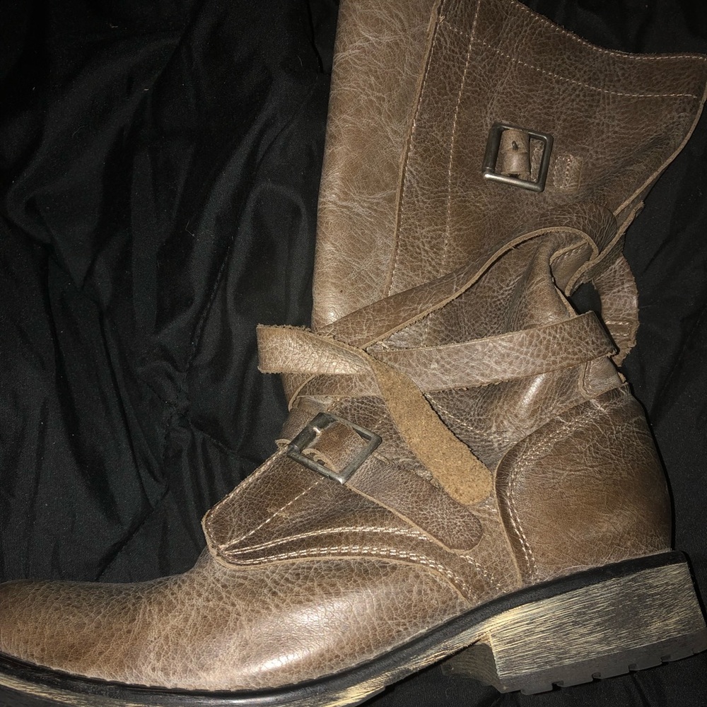 STEVE MADDENS SIZE 7!!